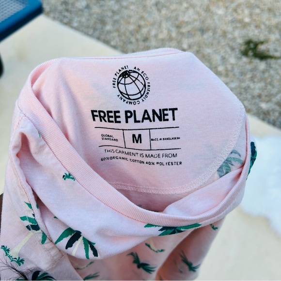 Free Planet Palm Tree Shirt Medium - Picture 4 of 4
